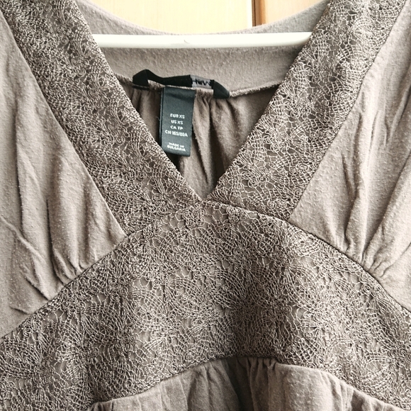 Flowy t-shirt with lace details - Picture 3 of 3